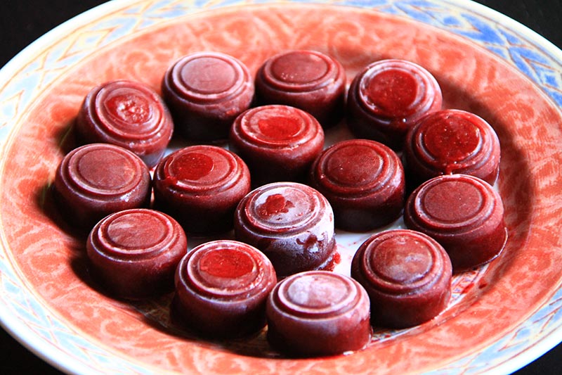 Succo di more congelato a forma di cioccolatini